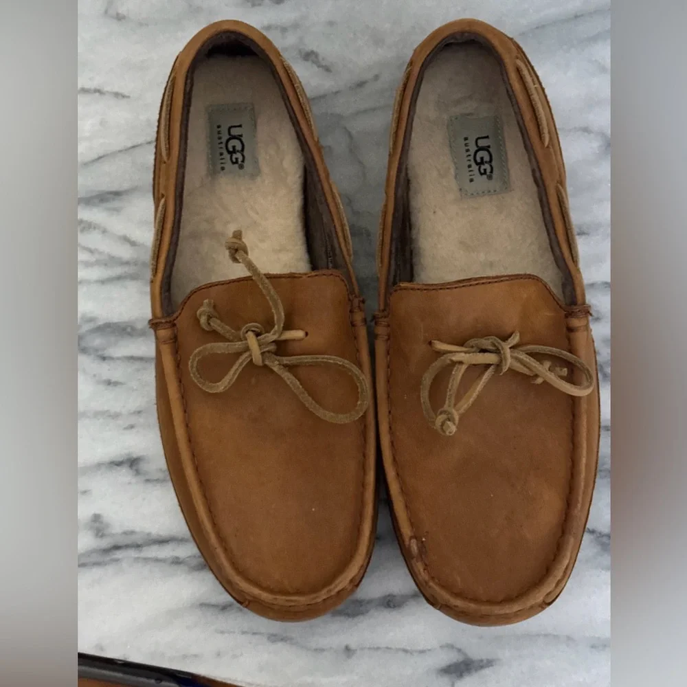 UGG Men's leather moccasin loafers brown leather fur lined men’s sz 12